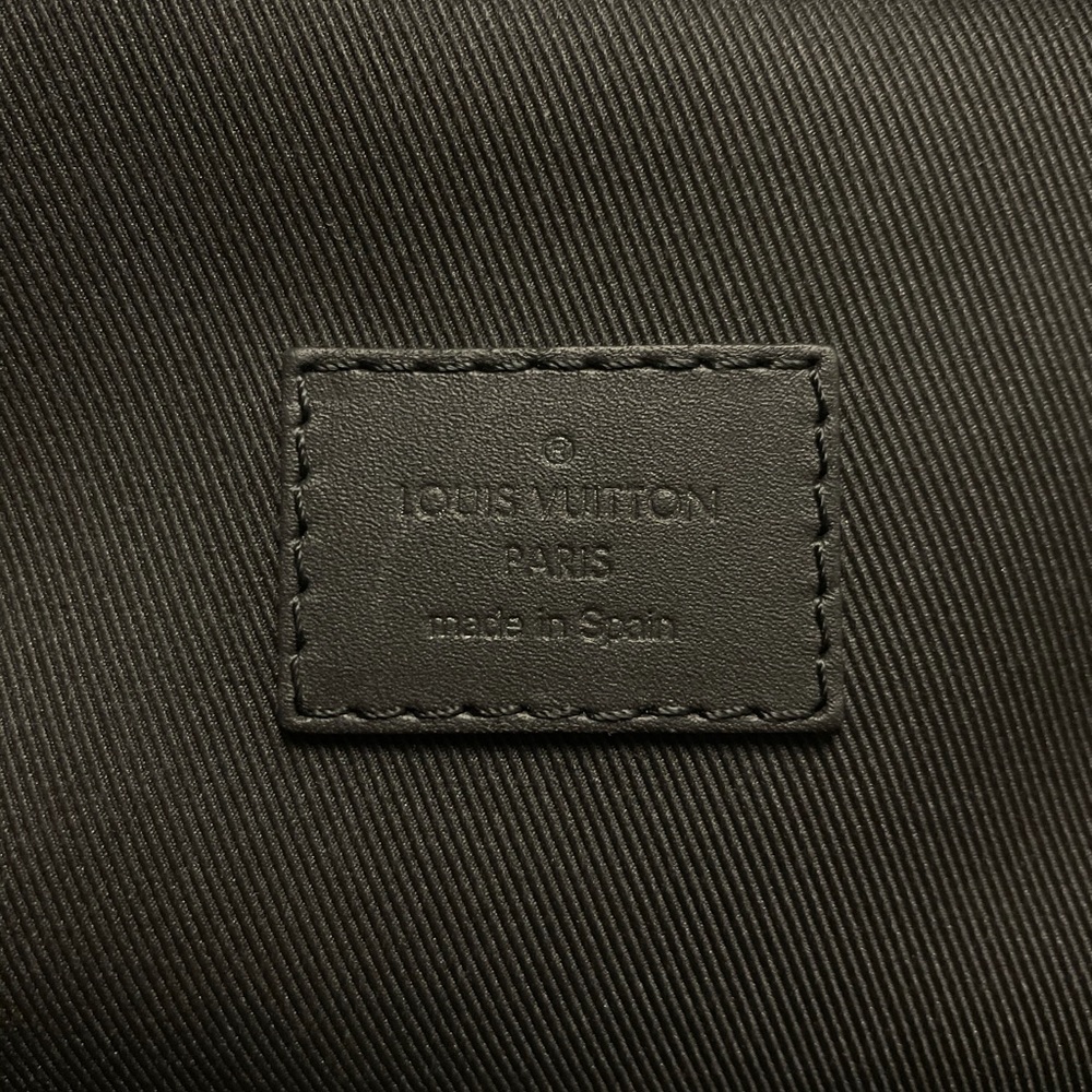 Louis Vuitton Avenue Slingbag - Picture 3 of 3